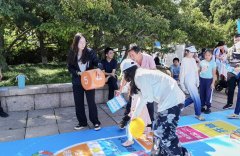 <b>正在轻松的逛戏</b>