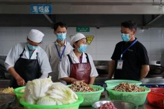 <b>为食堂工做人员开展食训</b>